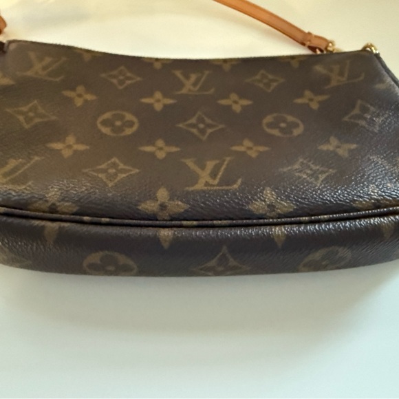Louis Vuitton Monogram Bag - Picture 8 of 11